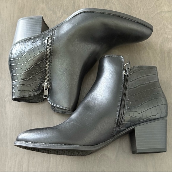 Kim Rogers Nepturn Booties - Wide Width Size 8.5M - Picture 9 of 10